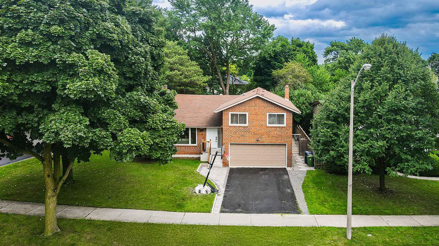 Quincy Crescent, Toronto